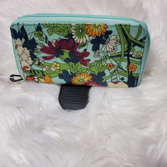 Sakroots zip around wallet - Picture 2 of 4